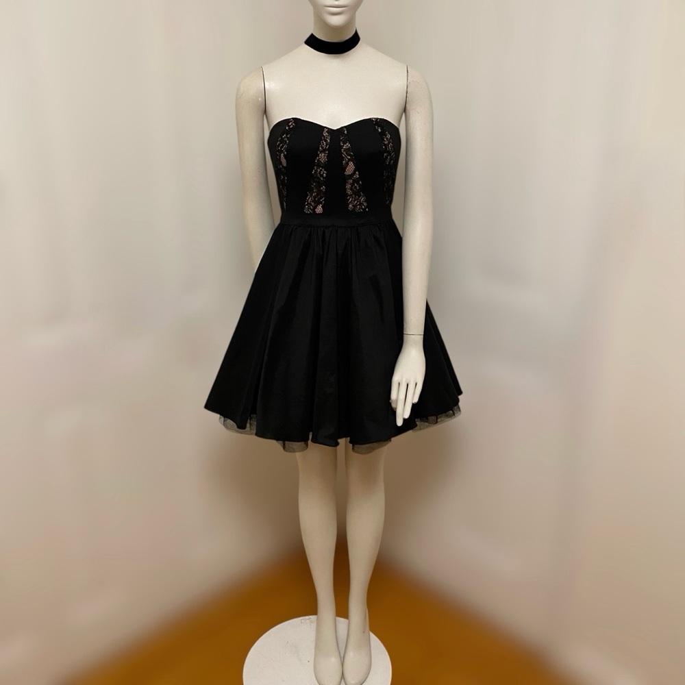 Aidan Mattox Black Strapless Fit and flare Sweetheart Mini Dress Tule Underlay